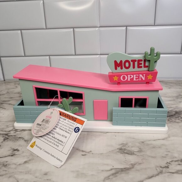 Target Bullseye: Light-Up Motel - Picture 2 of 8